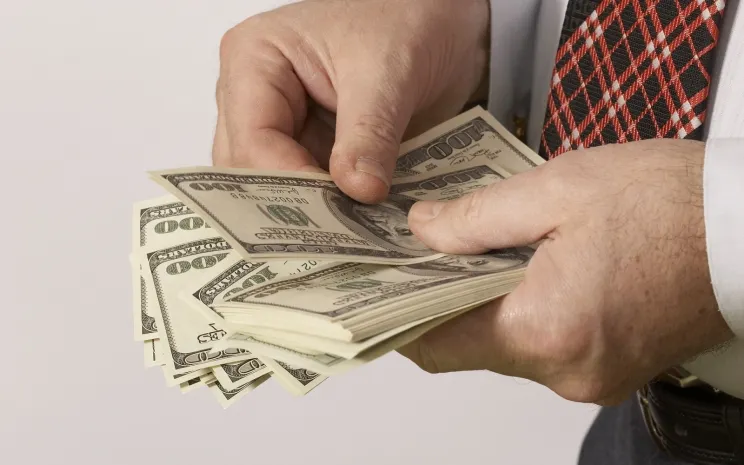 Доллар продолжает расти в Казахстане