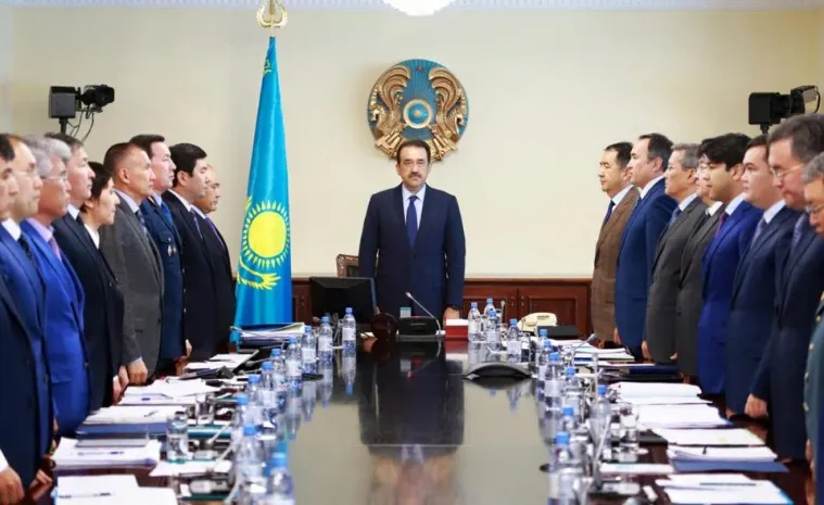 Заседание правительства началось с минуты молчания