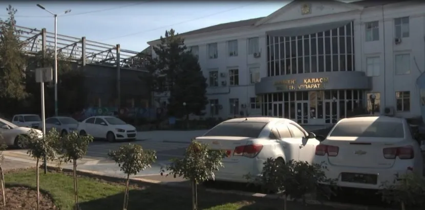 Чиновникам акимата Шымкента вернули служебные авто