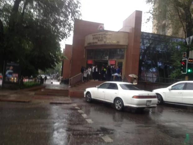 В метро Алматы объяснили причину подтопления станции