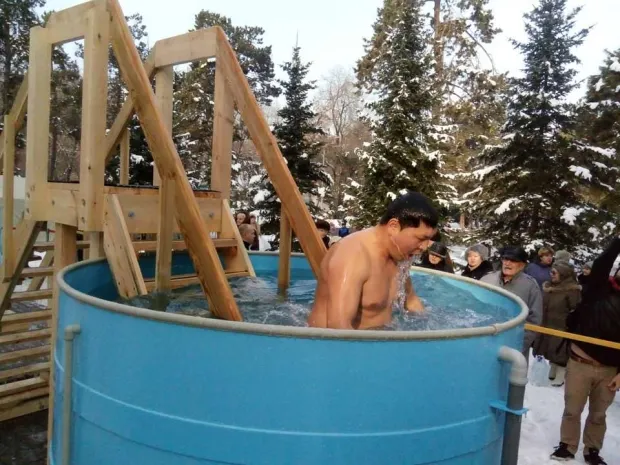 Как празднуют Крещение в Алматы. ВИДЕО