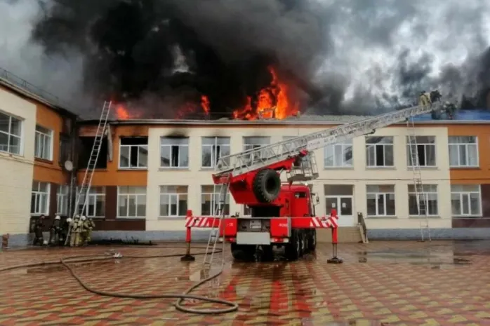 Аким назвал причины пожаров в двух школах Павлодара