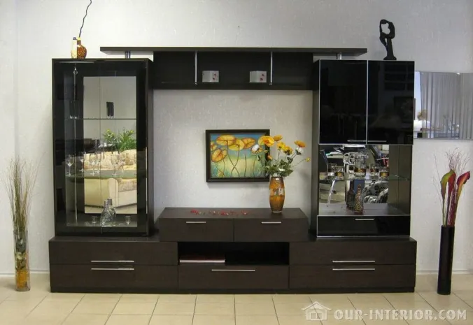 Стенки и другие предметы мебели для гостиных комнат