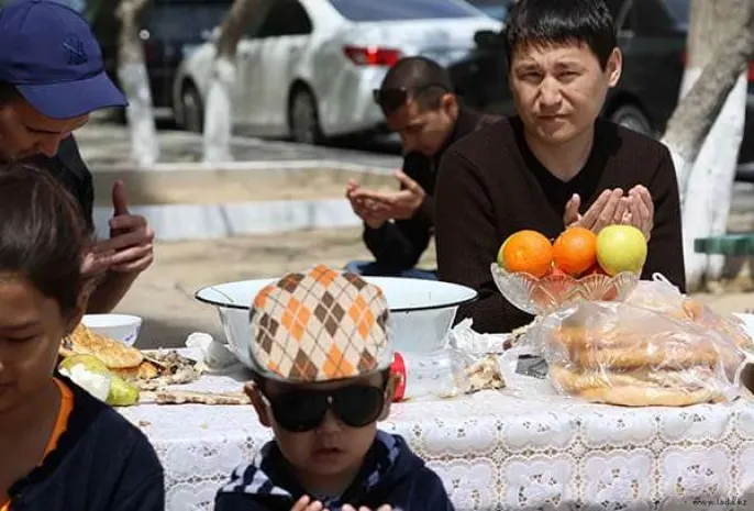 Жители Актау совершили древний обряд жертвоприношения