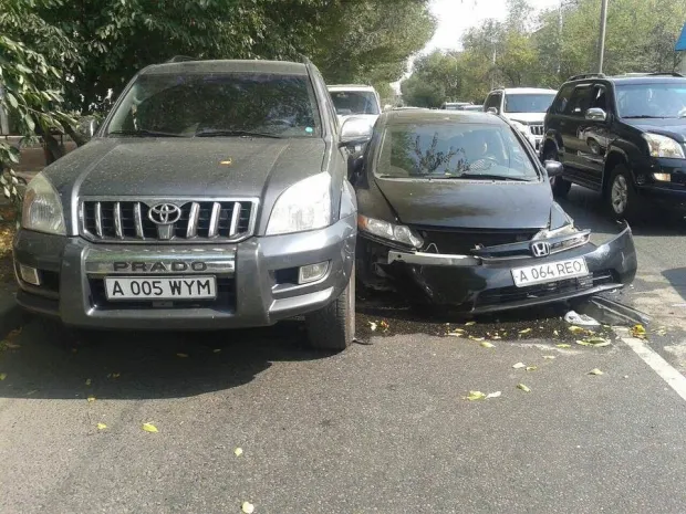 В Алматы водитель спровоцировал ДТП с тремя машинами