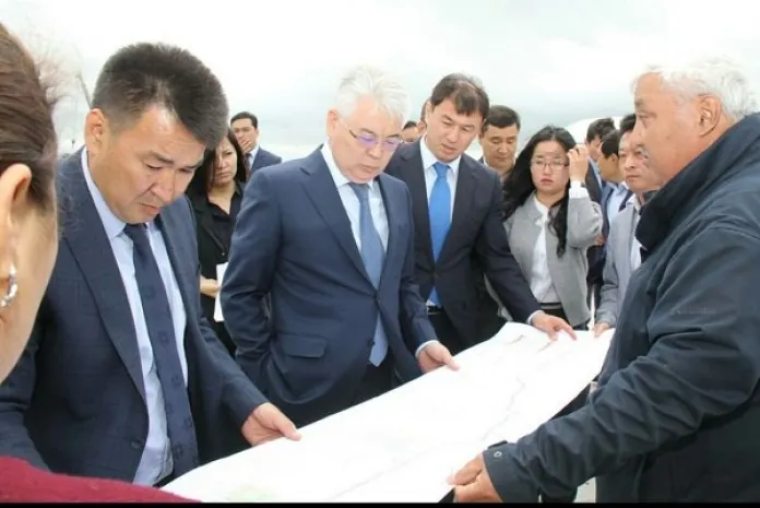 Аким ЮКО указал на недочеты при строительстве автодорог Шымкента