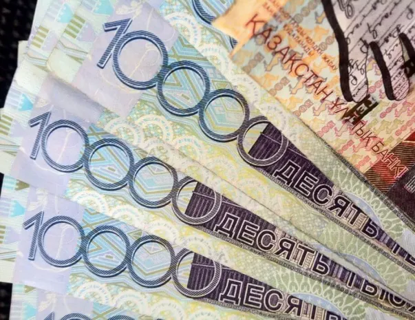 Реальная зарплата казахстанцев превысила 101 тыс. тенге