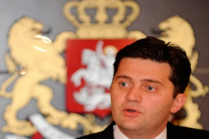 Экс-министра обороны Грузии обвиняют в истязании шпионов