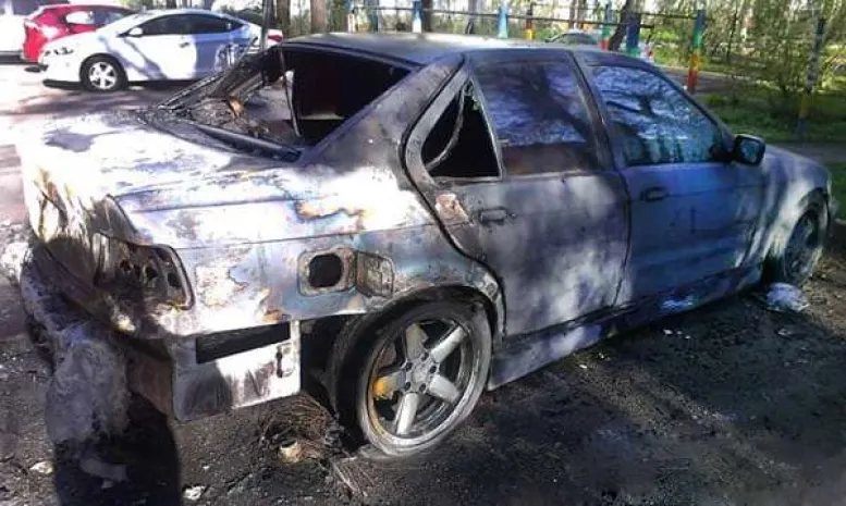 В Алматы сгорел автомобиль БМВ