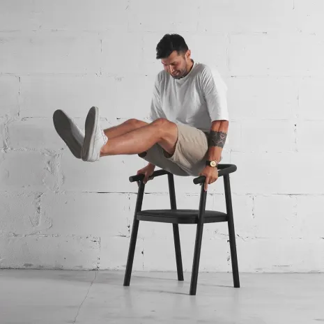 Сидеть на стуле без вреда для здоровья можно полчаса – терапевты