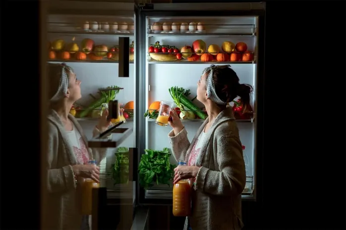 Миф о вреде приема пищи перед сном развеял диетолог