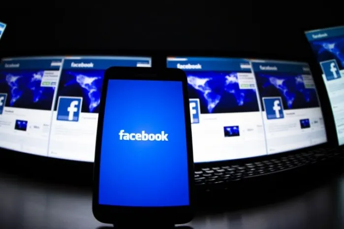 Ежедневно на Facebook смотрят более миллиарда видеороликов