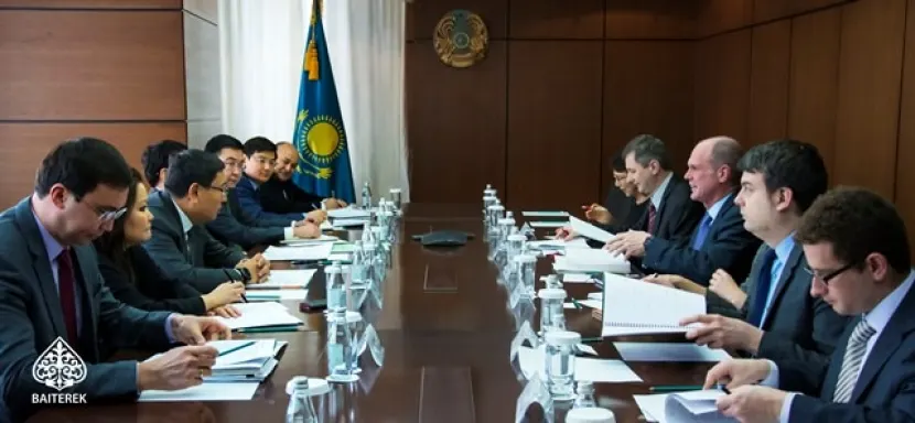 Ерболат Досаев провел встречу с делегацией МВФ