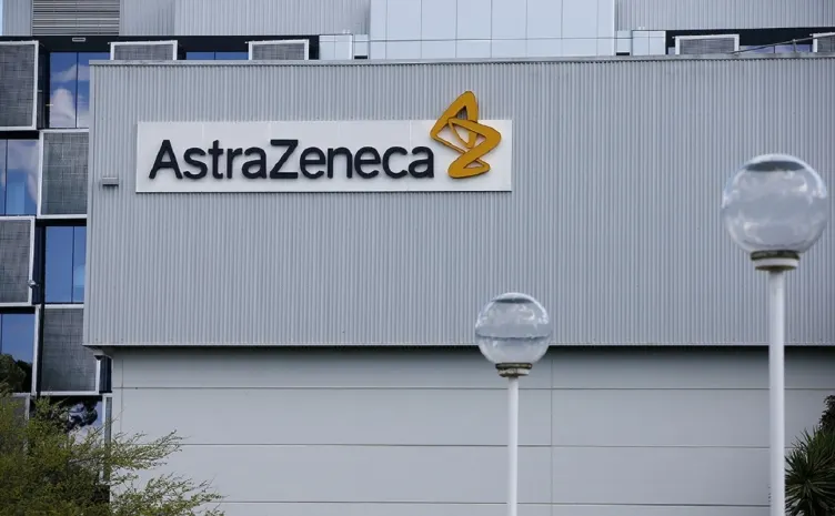 AstraZeneca приостановила испытания вакцины от COVID-19