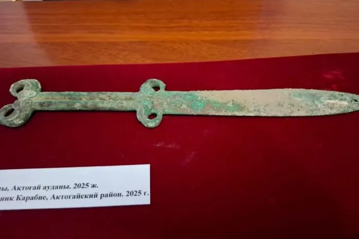 Карагандинские археологи нашли нетронутое погребение сакского воина