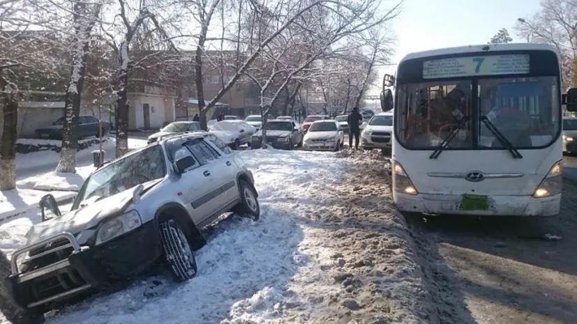 В ДТП с участием пассажирского автобуса пострадал мужчина