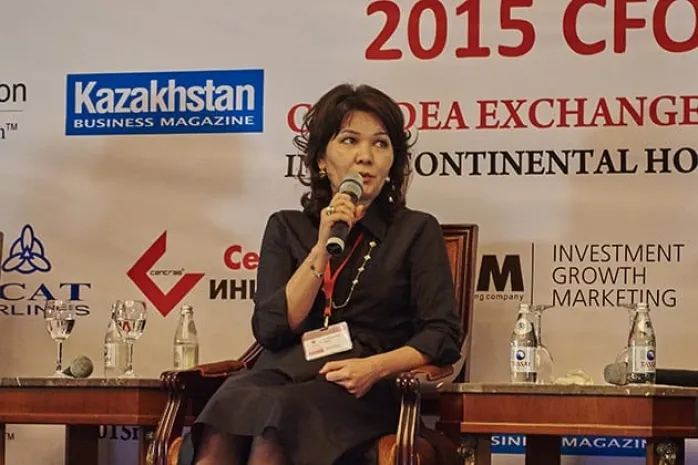 Почему Умут Шаяхметова требует девальвацию?