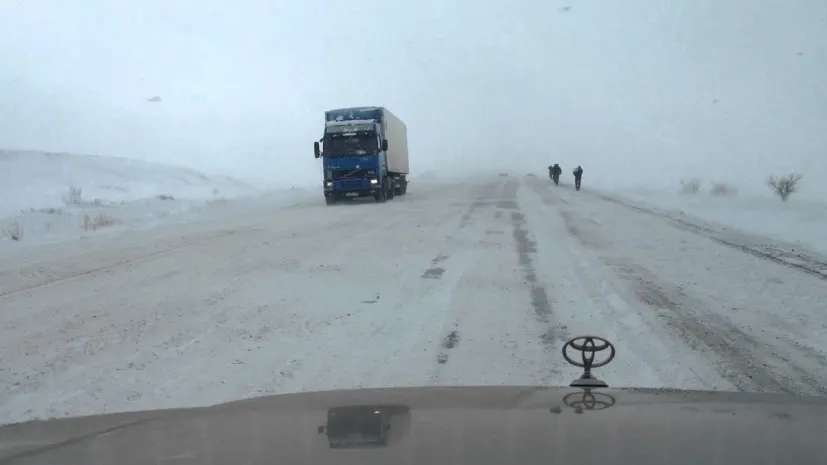 Движение на нескольких трассах восстановлено в Казахстане