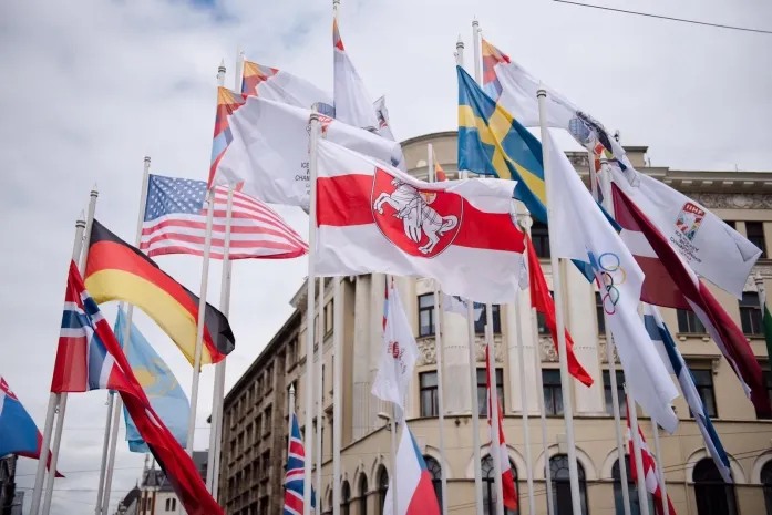 Флаг Беларуси заменили на оппозиционный на ЧМ по хоккею