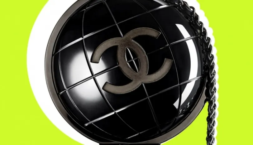 В Париже при помощи джипа ограбили бутик Chanel