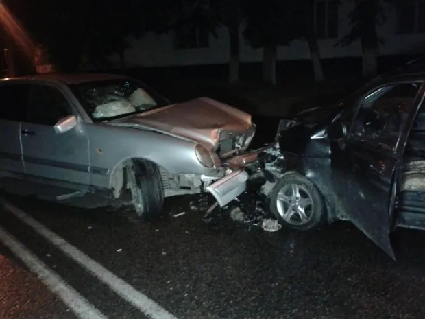 При лобовом столкновении пострадали четыре человека