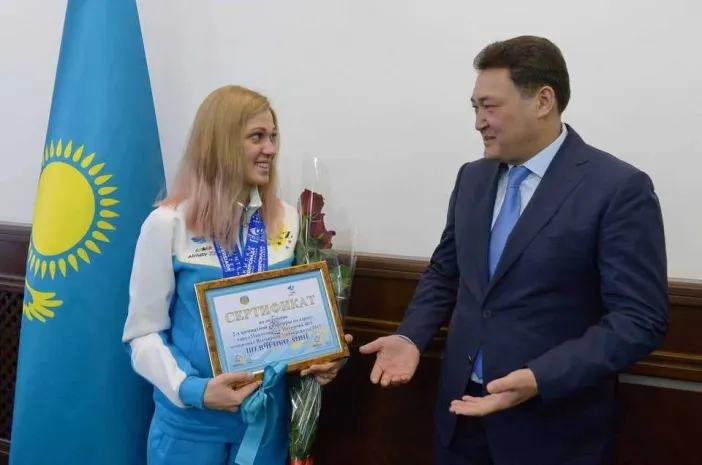 Рекордсменке Универсиады подарили квартиру в Павлодаре