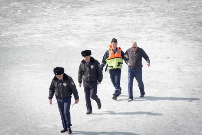 Едва не ушедшего под воду рыбака спасли в Павлодаре
