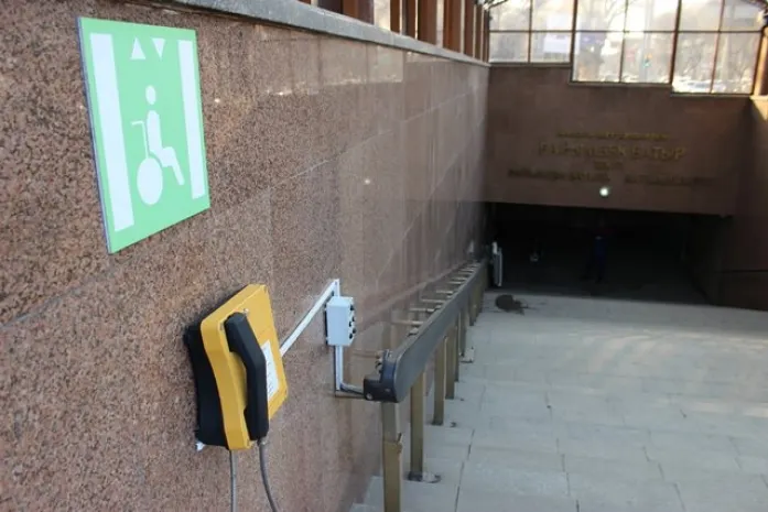 Руководство метрополитена прокомментировало последние инциденты с подъемниками для инвалидов