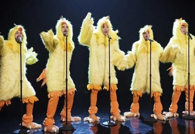 Backstreet Boys выступили в костюмах цыплят