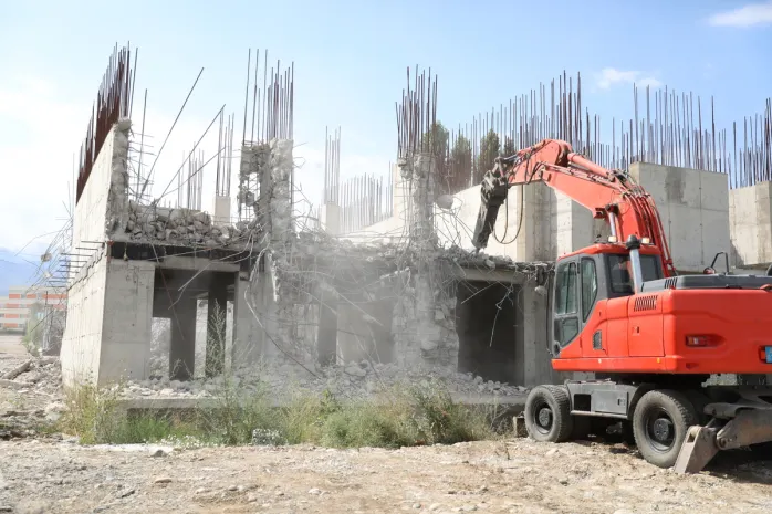 Решением суда незаконно строящееся ЖК снесли в Актау