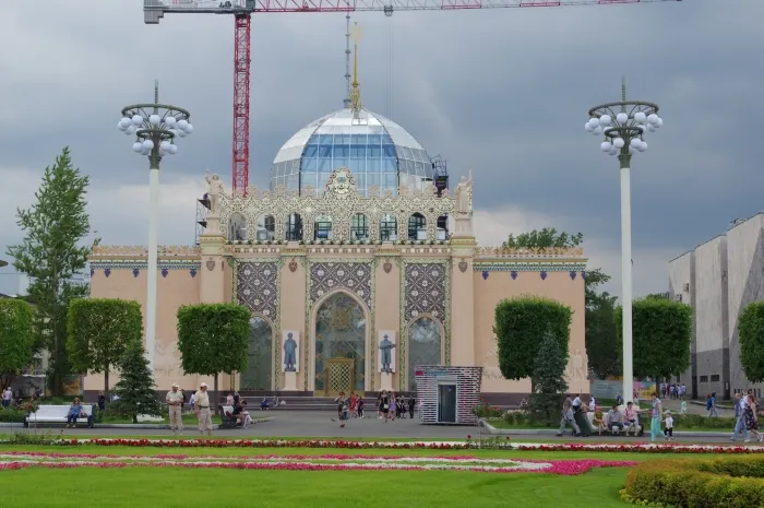 Памятники Жамбылу Жабаеву и Шыганаку Берсиеву воссоздали на ВДНХ