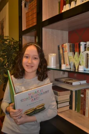 Книгу 11-летней казахстанки издадут в Лондоне