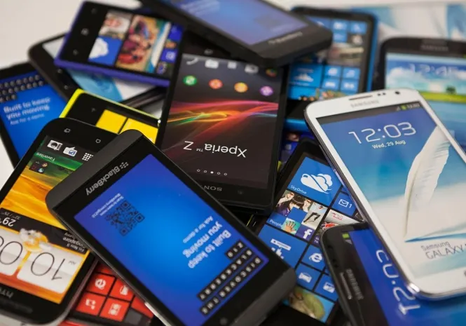 На себе пыталась пронести контрабандные мобильники казахстанка