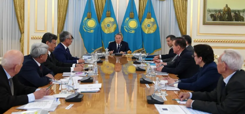 Президенту Казахстана представили проект казахского алфавита на латинской графике