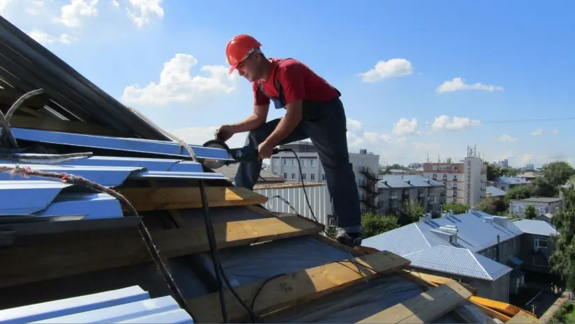 Во время урагана сорвало крышу с больницы в ВКО