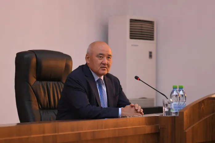 Низкие зарплаты жителей Туркестанской области объяснил аким