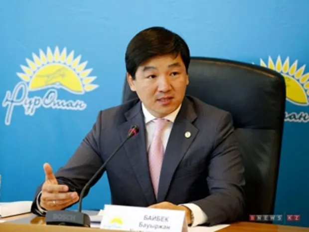 Б. Байбек проводит интернет-конференцию с алматинцами