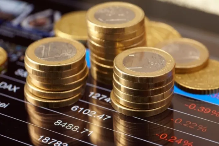 Курс доллара идет вниз в Казахстане