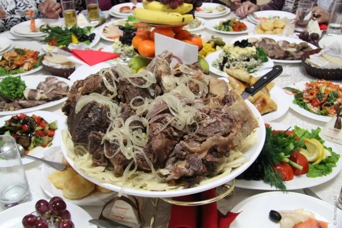 Той на 60 человек остановили в Туркестанской области