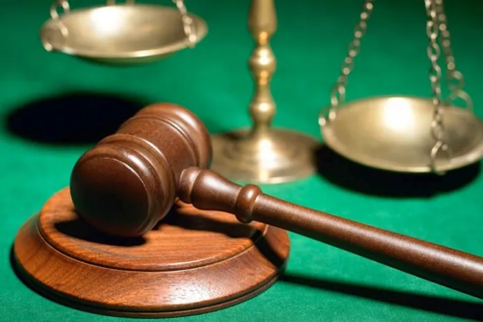 В Караганде осудили полицейского за мошенничество