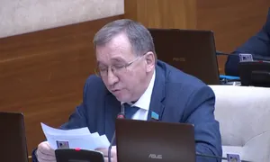 Депутат Абсатиров о назначении АСП: Вы вынуждаете выгонять пенсионеров на улицу