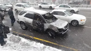 Перед парком Первого президента загорелся автомобиль