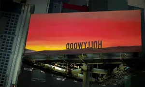 Выставка картин американских художников на билбордах в США