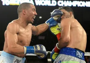 Андре Уорд защитил титул суперчемпиона мира. Фото