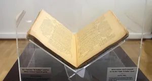 Редкую книгу XIX века нашли среди мусора в Баку