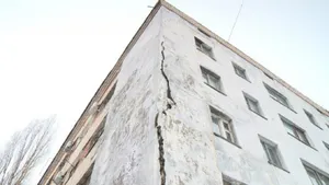 Жильцов шести аварийных общежитий переселят до конца года в Атырау