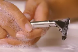 Ученые развеяли главный миф о бритье волос