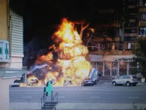 Пожар в Алматы тушат 10 противопожарных расчетовЭксклюзив