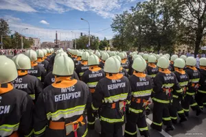 Сотрудников МЧС предложили частично вооружить в Беларуси