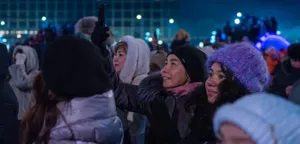 В Астане около трех тысяч человек посетило церемонию зажжения новогодней елки